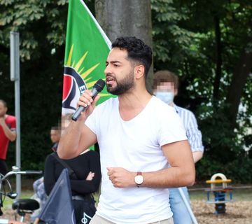 Mizgin Ciftci zu Besuch in Nienburg Mizgin Ciftci bei seiner Rede in Nienburg